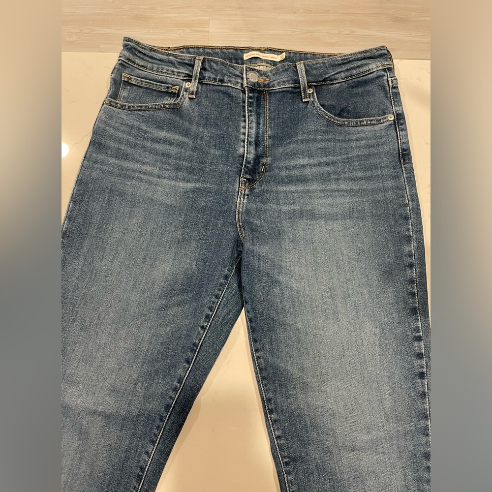 NWOT Levi High Waist Skinny Jean